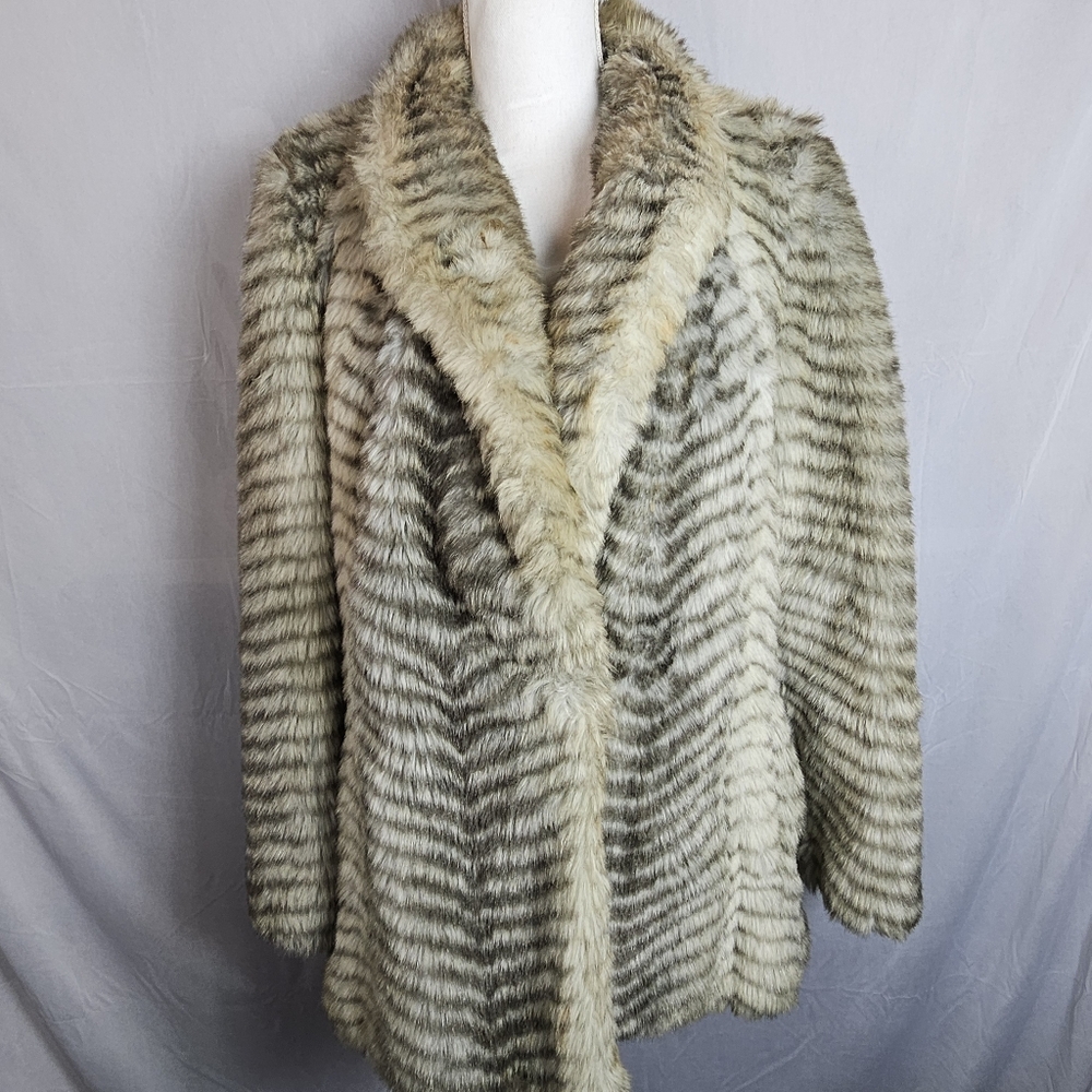 Vintage Furrage France fox or mink? Striped Faux fur coat size large